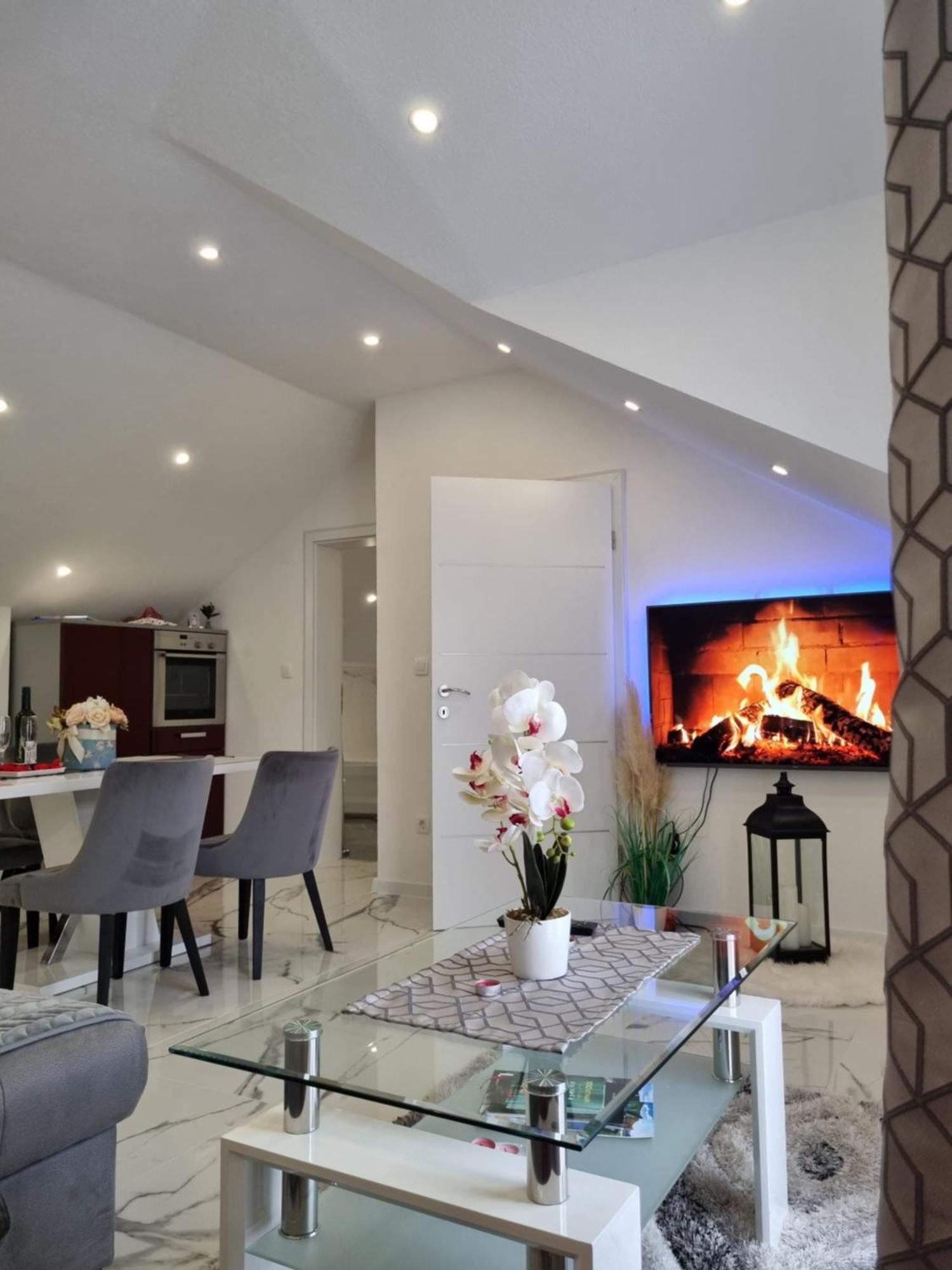 Luxury Apartment Megy Otocac Exterior photo