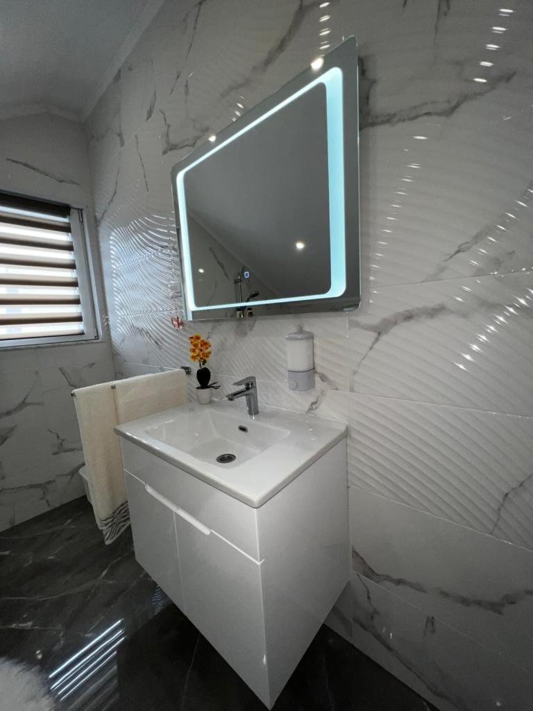 Luxury Apartment Megy Otocac Exterior photo