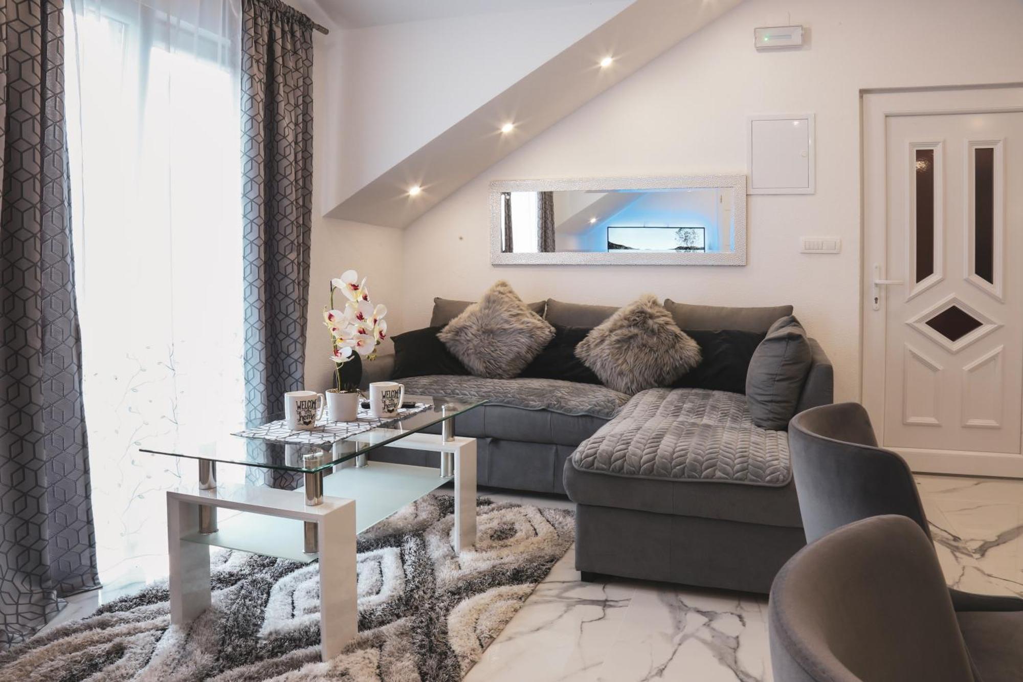 Luxury Apartment Megy Otocac Exterior photo