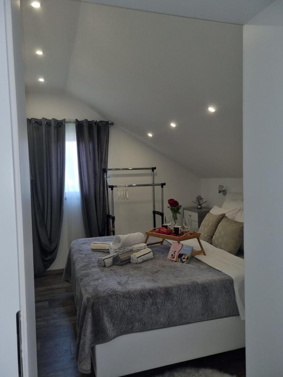 Luxury Apartment Megy Otocac Exterior photo